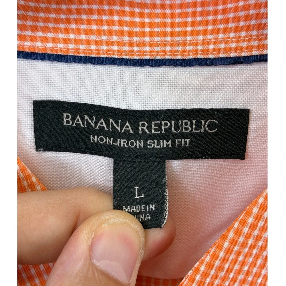 Banana Republic no visible